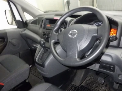 NISSAN NV200