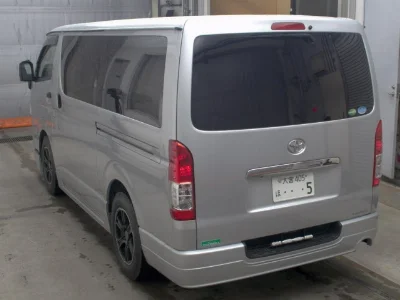 TOYOTA HIACE VAN