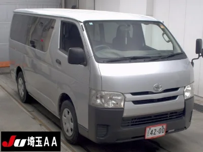 TOYOTA HIACE VAN