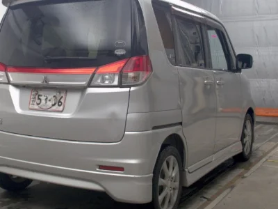 MITSUBISHI DELICA D2
