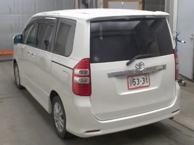TOYOTA NOAH