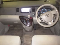Цена авто Toyota Isis с аукционов Японии, номер кузова ZGM15G, пробег 83 000, оценка 6