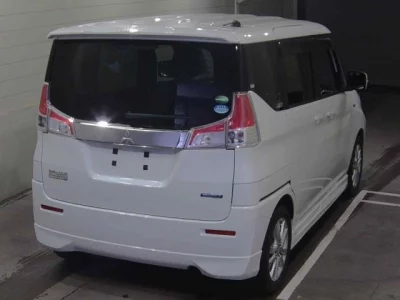 MITSUBISHI DELICA D2