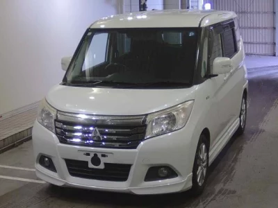 MITSUBISHI DELICA D2