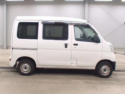 TOYOTA PIXIS VAN