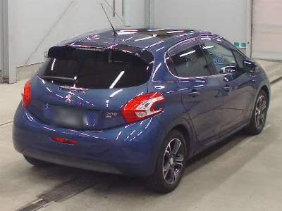 PEUGEOT 208