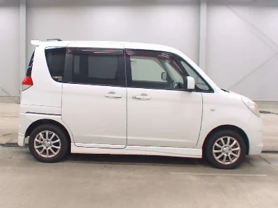 MITSUBISHI DELICA D2