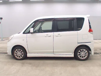 MITSUBISHI DELICA D2