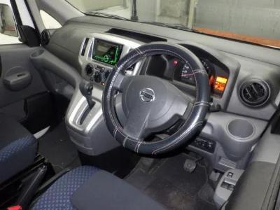 NISSAN NV200