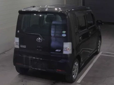 TOYOTA PIXIS SPACE