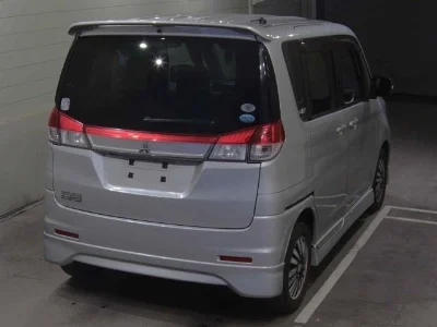 MITSUBISHI DELICA D2