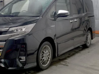 TOYOTA NOAH