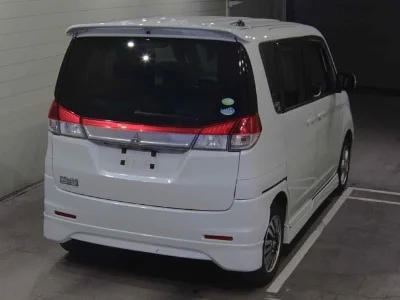 MITSUBISHI DELICA D2