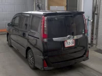 Цена авто Toyota Noah с аукционов Японии, номер кузова ZRR80W, пробег 90 000, оценка 8