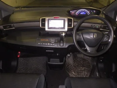 HONDA FREED SPIKE
