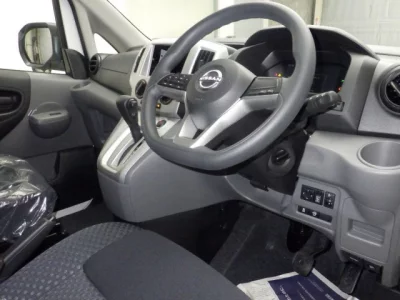NISSAN NV200
