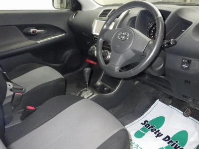 TOYOTA IST
