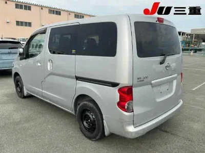 NISSAN NV200