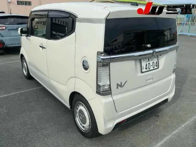 HONDA N BOX SLASH