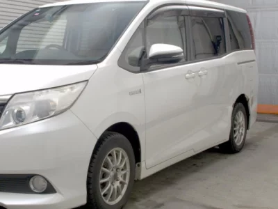 TOYOTA NOAH