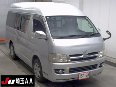 TOYOTA HIACE VAN