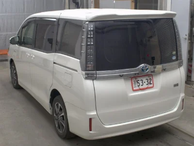TOYOTA VOXY