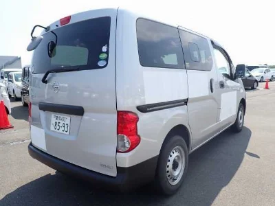 NISSAN NV200