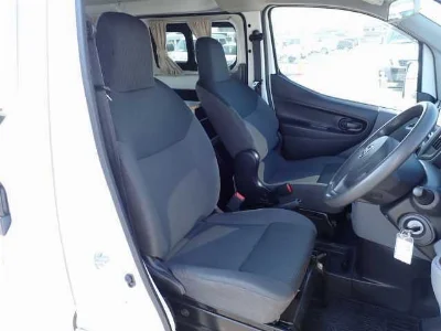 NISSAN NV200