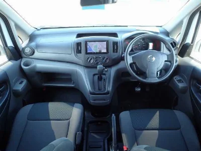 NISSAN NV200