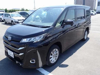 TOYOTA NOAH