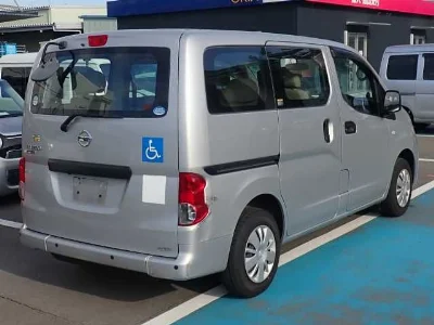 NISSAN NV200