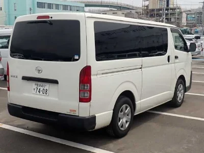 TOYOTA HIACE VAN