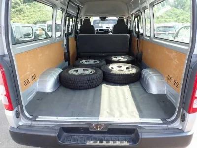 TOYOTA HIACE VAN