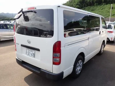 TOYOTA HIACE VAN