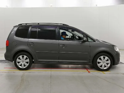 VOLKSWAGEN GOLF TOURAN