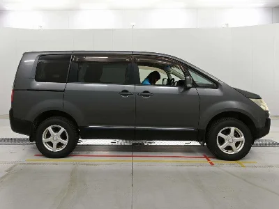 MITSUBISHI DELICA D5