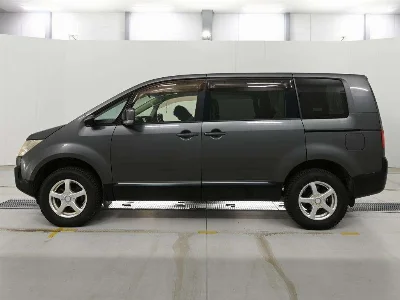 MITSUBISHI DELICA D5
