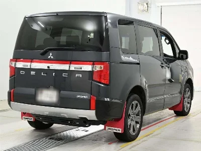MITSUBISHI DELICA D5