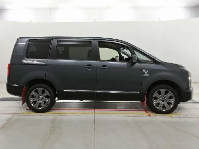 MITSUBISHI DELICA D5