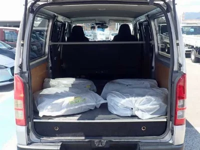 TOYOTA HIACE VAN