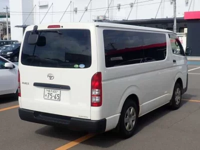 TOYOTA HIACE VAN