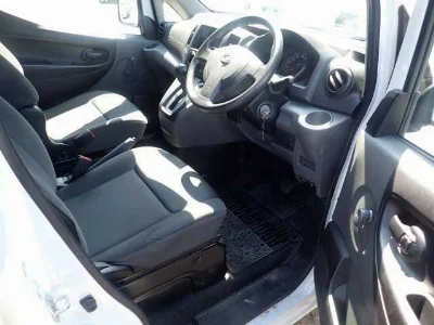 NISSAN NV200