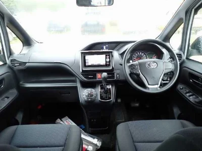 TOYOTA NOAH