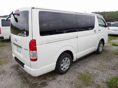 TOYOTA HIACE VAN