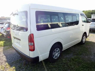 TOYOTA HIACE