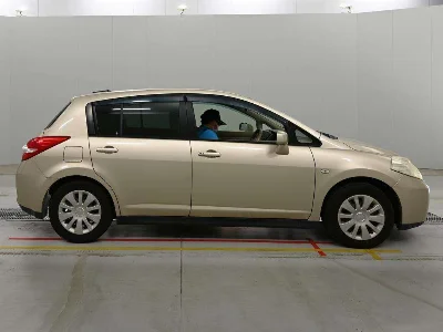 NISSAN TIIDA