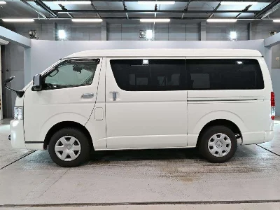 TOYOTA HIACE