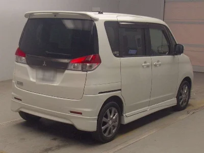 MITSUBISHI DELICA D2