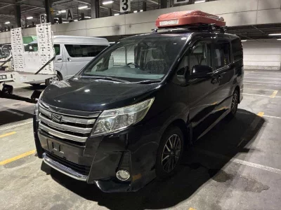 TOYOTA NOAH