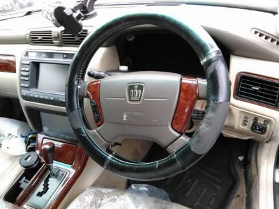TOYOTA CROWN MAJESTA